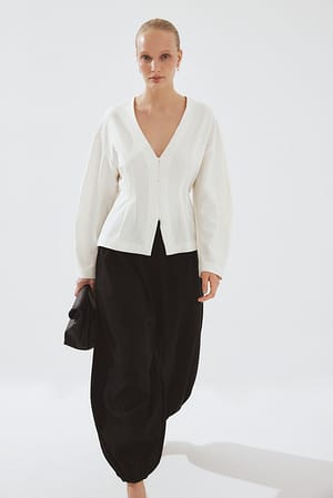 Cream Blusa entallada de corte a medida con botones frontales