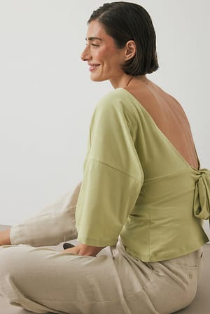 Green Camiseta con lazo en la espalda