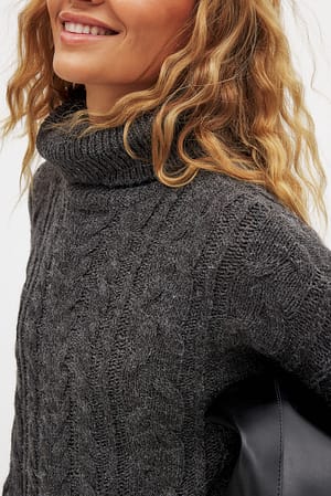 Dark Grey Strikket kabelsweater med rullekrave