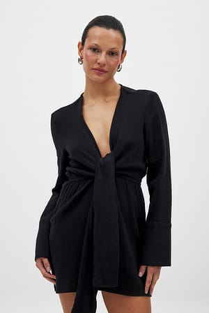 Black Hemdblusenkleid mit verdrehter Front