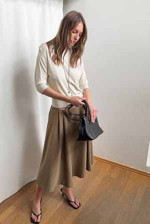 Khaki Green Tætsiddende midinederdel med vidde