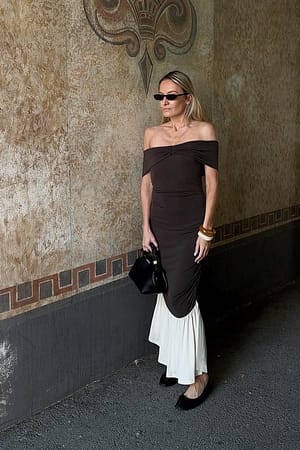 Brown/Beige Vestido midi de jersey con hombros descubiertos