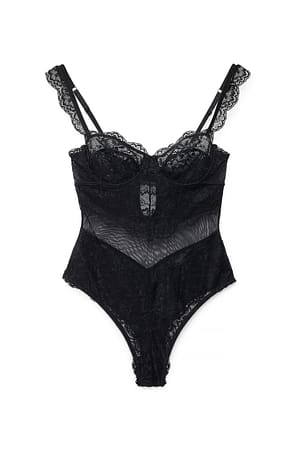 Black Body con tirantes anchos y copa de encaje