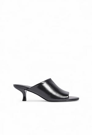 Black Zuecos de tiras anchas
