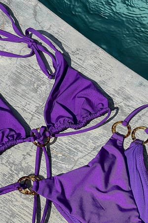 Dark Purple Parte de arriba de bikini con detalle de anillo