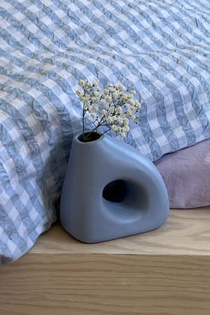 Light Blue Støpt vase med blomstermotiv