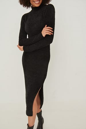Black Kleid mit hohem Ausschnitt