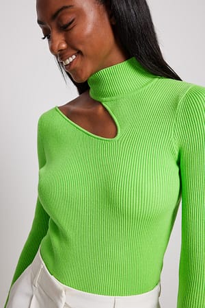 Green Strikket sweater med rullekrave og udskæringsdetalje