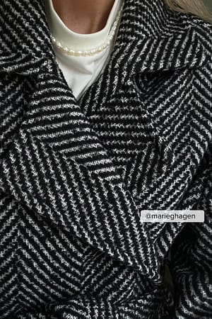 Black/White Tykk kåpe i tweed