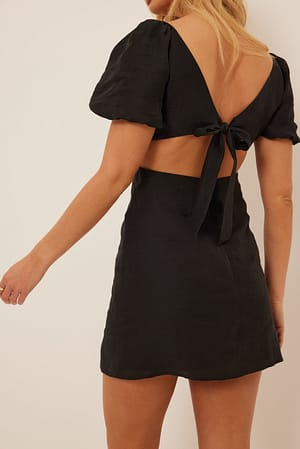 Black Mini-jurk met knoop aan de achterkant