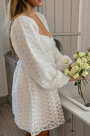 White Ingerimpelde mini-jurk met pofmouwen