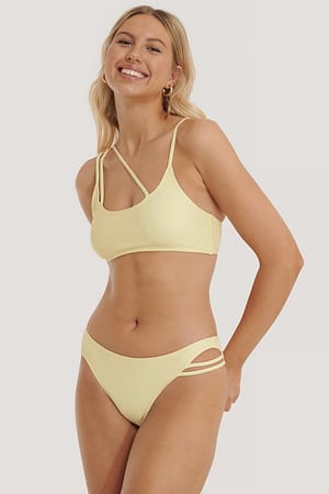 Yellow Bikinitruse Med Asymmetriske Stropper