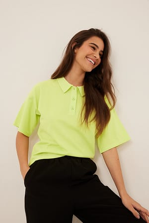 Yellow Lime T-shirt met knoopkraag
