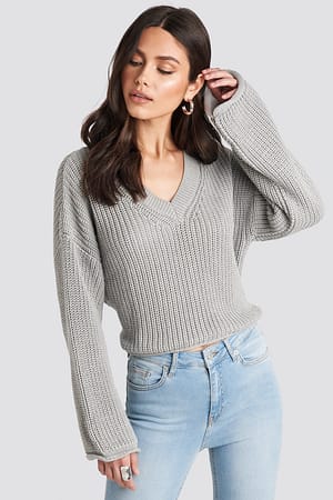 Light Grey Cropped V-neck Knitted Sweater