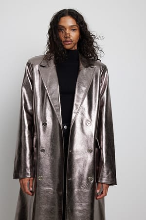 Silver PU frakke med dobbeltknapper