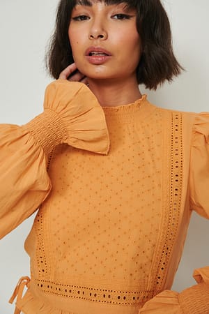 Orange Organische geborduurde blouse met hoge halslijn