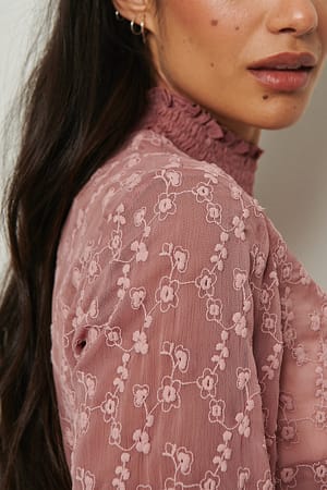 Dark Dusty Pink Gesmokte blouse met lange mouwen en borduursel
