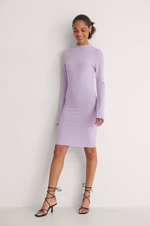 Purple Recyklingowana sukienka z golfem i karbowaniem