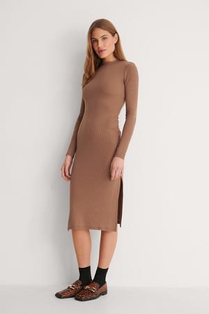 Brown Højhalset kjole med slids
