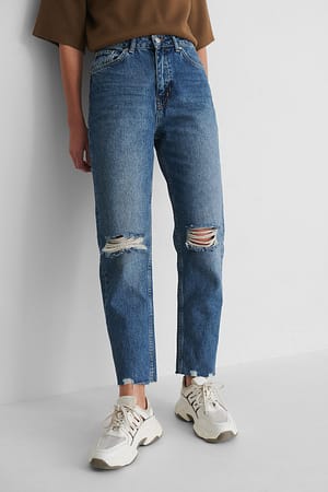 Mid Blue Organische jeans met hoge taille en gescheurde knieën
