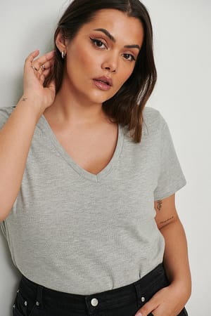 Grey Melange T-shirt z organicznej bawełny z dekoltem w serek