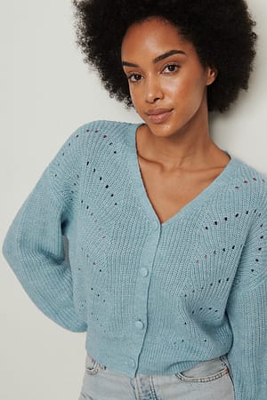 Dusty Blue Recycelter Strick-Cardigan mit Muster