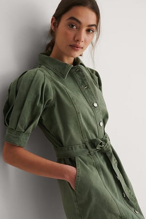 Green Ekologiczna dżinsowa sukienka bez obszycia, z bufiastymi rękawami