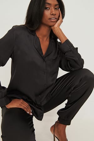 Black Satin-Loungerwear-Hemd