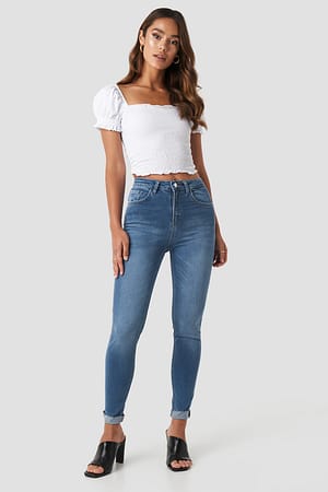 Mid Blue Skinny Jeans mit hoher Taille und rohem Saum