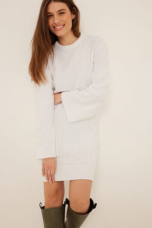 White Robe surdimensionnée en tricot à encolure carrée