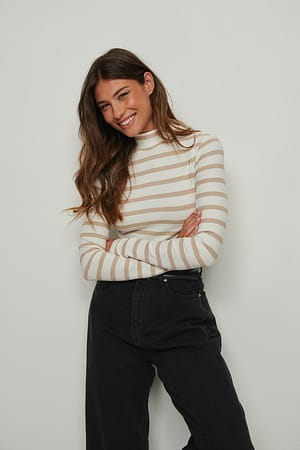 Beige/Cream Ribbet sweater med striber, lange ærmer og rullekrave