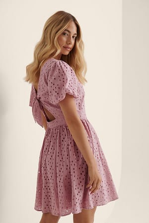 Dusty Pink Organisches Kleid mit Schnürung hinten