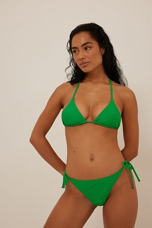 Green Bikini-Höschen mit Schnüren