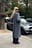 Oversized kappa med stora axlar