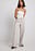 Jeans mit mittlerer 
Taille und weitem Bein