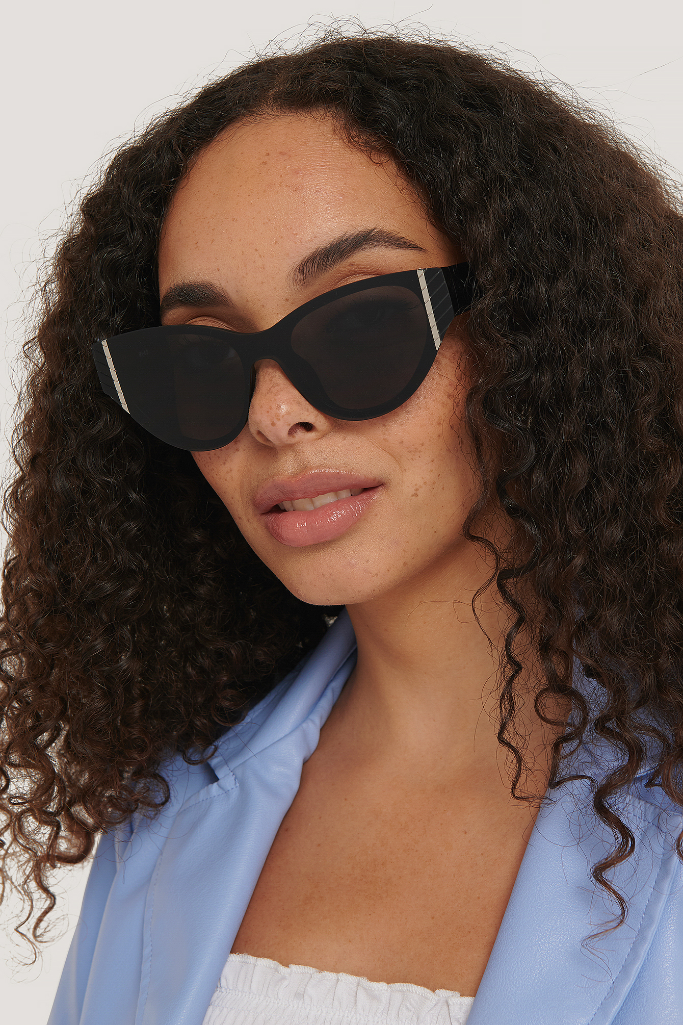Black Edge Detailed Cateye Sunglasses