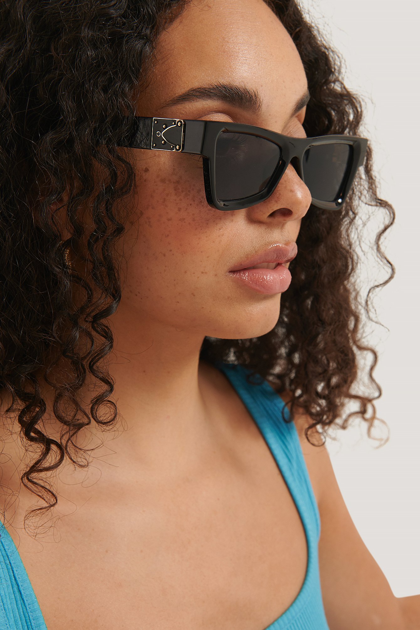 Gold/Black Edgy Temple Detailed Sunglasses