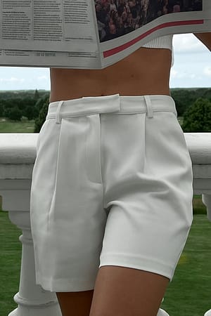 White Pantalón corto relajado