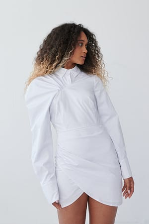 White Kjole Med Voluminøse Ærmer