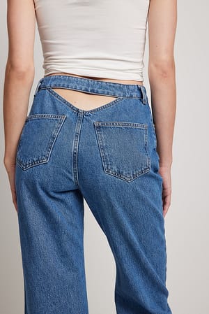Mid Blue Jeans com cut out atrás