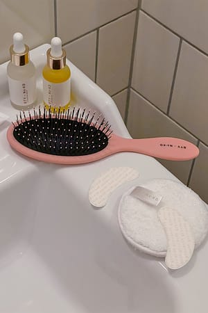 Dusty Pink Wet Hair Brush