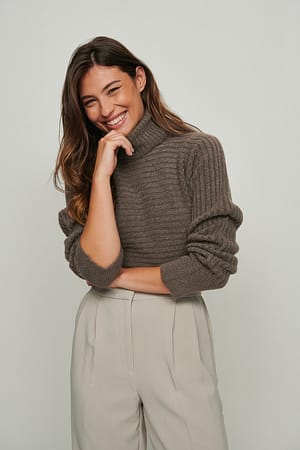 Brown Kort strikket sweater med høj hals