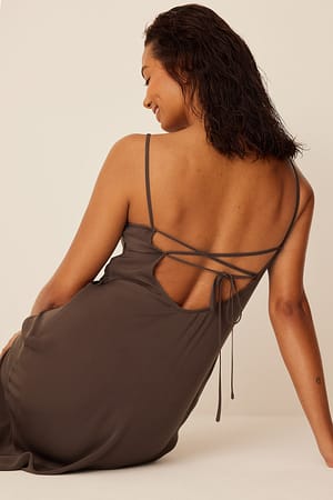Brown Sukienka maxi ze skrzyżowanym wiązaniem z tyłu