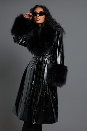 Black PU-frakke i imiteret pels