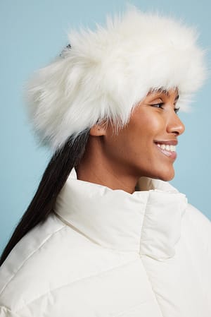 White Pandebånd i faux pels