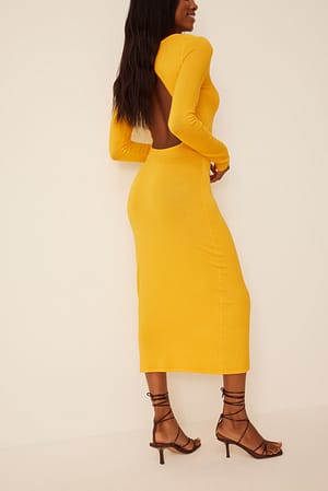 Yellow Stickad klänning med öppen rygg