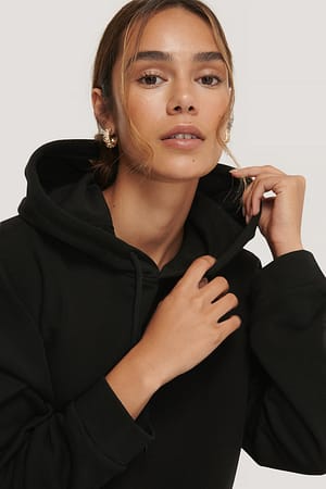 Black Ekologisk basic croppad hoodie