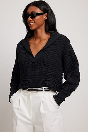 Black Kraftig strikket sweater med stor krave