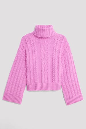 Pink Dziergany sweter z wysokim kołnierzem o fasonie pudełkowym