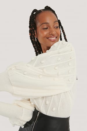 White Poszerzany dziergany sweter z bąbelkami